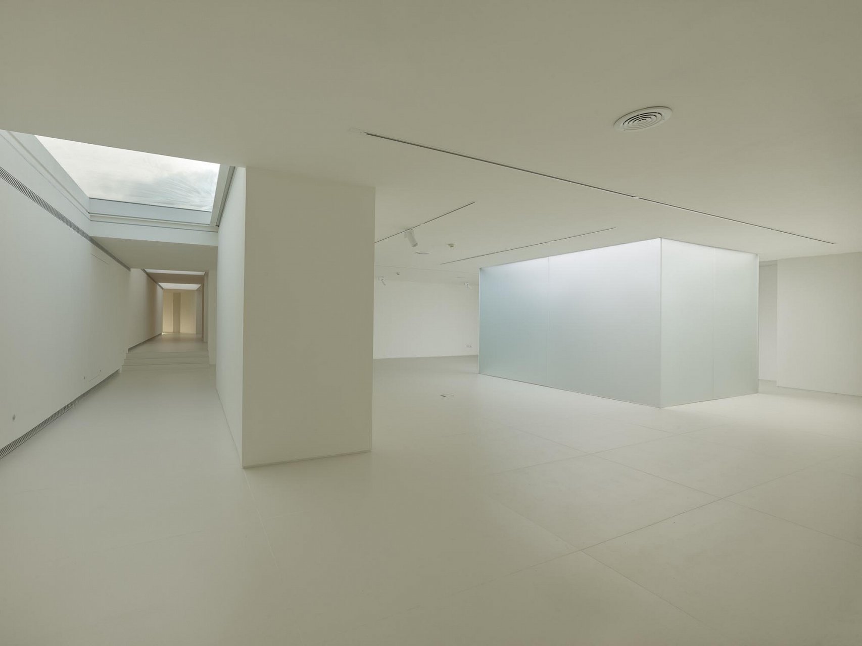 GPY Arquitectos. The New Casa de Los Volcanes Exhibition Space. Gallery. Photograph: Roland Halbe